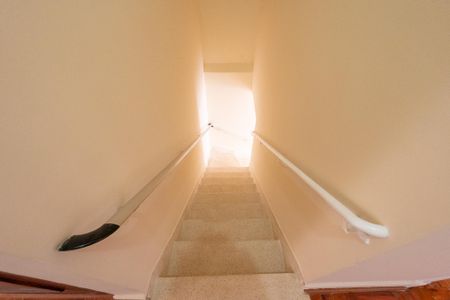 Casa de condomínio à venda com 200m², 3 quartos e 1 vagaEscadas