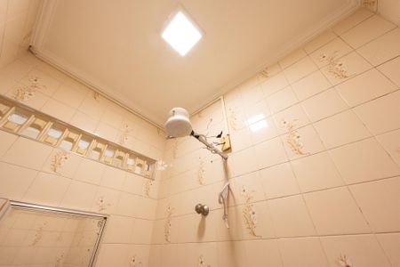 Casa de condomínio à venda com 200m², 3 quartos e 1 vagaBanheiro de Serviço