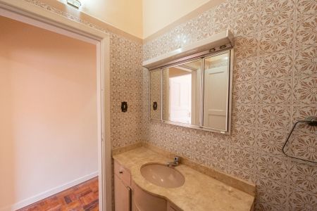 Casa de condomínio à venda com 200m², 3 quartos e 1 vagaBanheiro Social