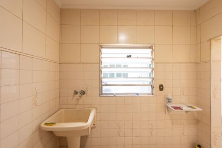 Casa de condomínio à venda com 200m², 3 quartos e 1 vagaLavanderia