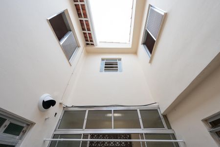 Casa de condomínio à venda com 200m², 3 quartos e 1 vagaQuintal