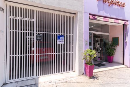 Casa à venda com 195m², 2 quartos e 1 vagaFachada