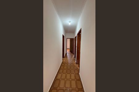 Casa à venda com 375m², 3 quartos e 8 vagasCorredor