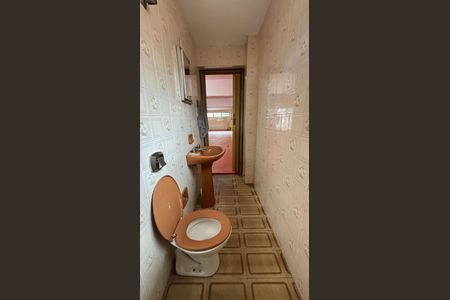 Casa à venda com 375m², 3 quartos e 8 vagasGaragem - Banheiro