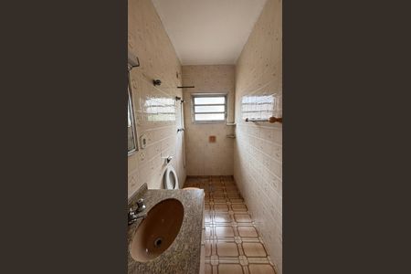 Casa à venda com 375m², 3 quartos e 8 vagasBanheiro da Suíte