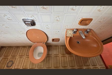 Casa à venda com 375m², 3 quartos e 8 vagasGaragem - Banheiro