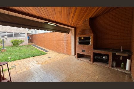 Casa à venda com 375m², 3 quartos e 8 vagasQuintal - Churrasqueira