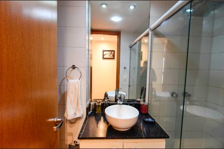 Apartamento à venda com 81m², 3 quartos e 1 vagaBanheiro Social