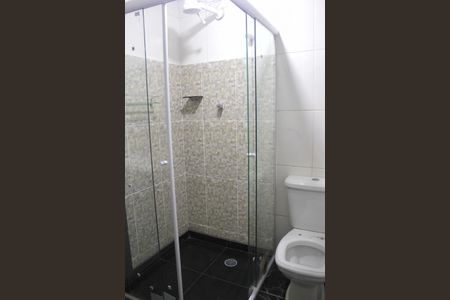 Banheiro de kitnet/studio para alugar com 1 quarto, 30m² em Centro, Guarulhos