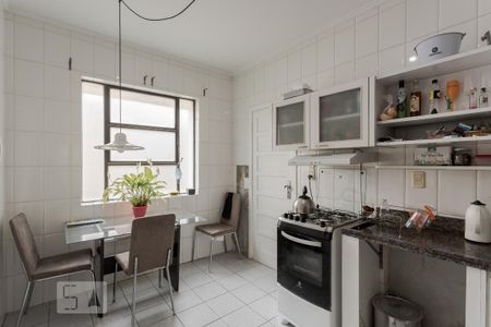 Apartamento para alugar com 210m², 3 quartos e 2 vagas Apartamento para alugar com 210m², 3 quartos e 2 vagasCozinha
