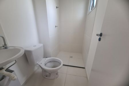 Banheiro de kitnet/studio para alugar com 1 quarto, 18m² em Vila Ema, São Paulo