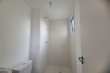 Banheiro de kitnet/studio para alugar com 1 quarto, 18m² em Vila Ema, São Paulo
