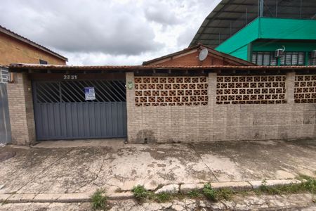 Casa à venda com 250m², 3 quartos e 3 vagasFachada