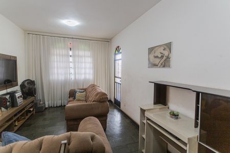 Sala de casa à venda com 2 quartos, 200m² em Esplanada, Belo Horizonte