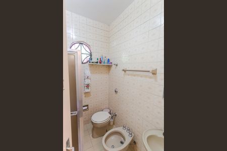 Casa à venda com 200m², 2 quartos e 2 vagas Casa à venda com 200m², 2 quartos e 2 vagasBanheiro Social