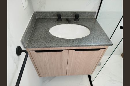 Apartamento para alugar com 67m², 2 quartos e 1 vaga Apartamento para alugar com 67m², 2 quartos e 1 vagaBanheiro da Suíte