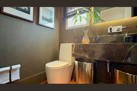 Apartamento à venda com 350m², 2 quartos e 4 vagas Apartamento à venda com 350m², 2 quartos e 4 vagasLavabo