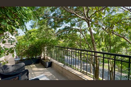 Apartamento à venda com 350m², 2 quartos e 4 vagas Apartamento à venda com 350m², 2 quartos e 4 vagasVaranda