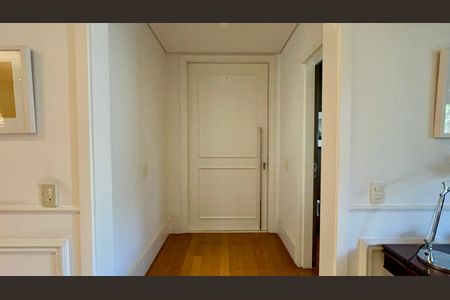 Apartamento à venda com 350m², 2 quartos e 4 vagas Apartamento à venda com 350m², 2 quartos e 4 vagasEntrada