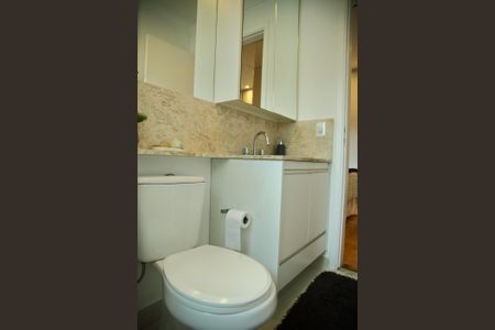 Apartamento à venda com 93m², 2 quartos e 2 vagasSuíte - Banheiro 