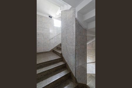 Apartamento à venda com 77m², 2 quartos e sem vagaEscada