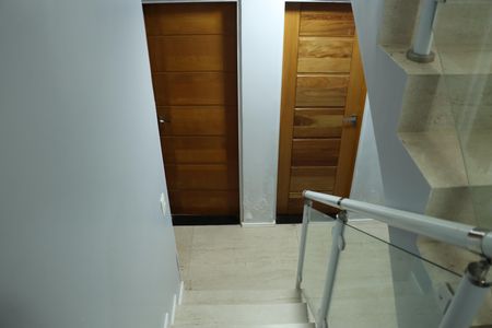 Casa de condomínio para alugar com 139m², 3 quartos e 2 vagasEscada