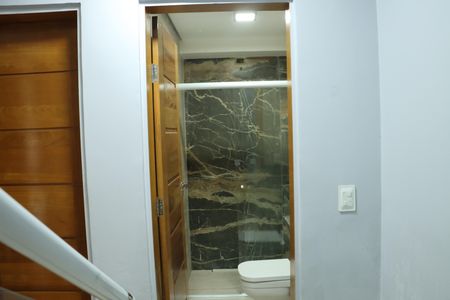 Casa de condomínio para alugar com 139m², 3 quartos e 2 vagasEscada