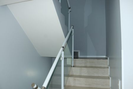 Casa de condomínio para alugar com 139m², 3 quartos e 2 vagasEscada