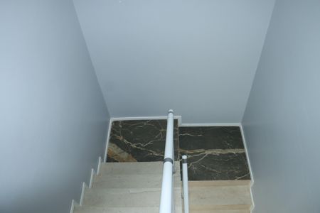 Casa de condomínio para alugar com 139m², 3 quartos e 2 vagasEscada