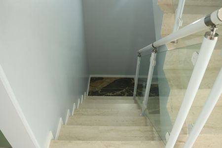 Casa de condomínio para alugar com 139m², 3 quartos e 2 vagasEscada