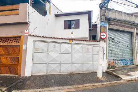 Casa para alugar com 105m², 2 quartos e 2 vagas Casa para alugar com 105m², 2 quartos e 2 vagasFachada