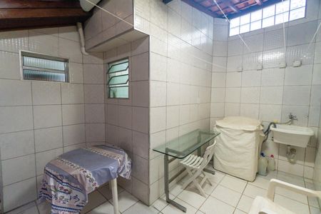 Casa para alugar com 105m², 2 quartos e 2 vagas Casa para alugar com 105m², 2 quartos e 2 vagasLavanderia