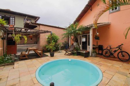 Casa à venda com 95m², 2 quartos e sem vaga