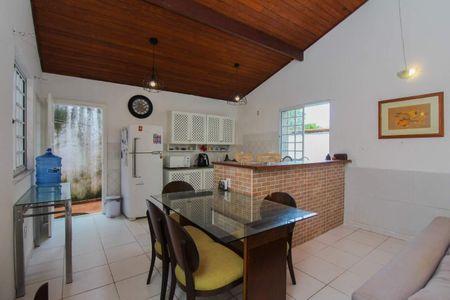 Casa à venda com 95m², 2 quartos e sem vaga