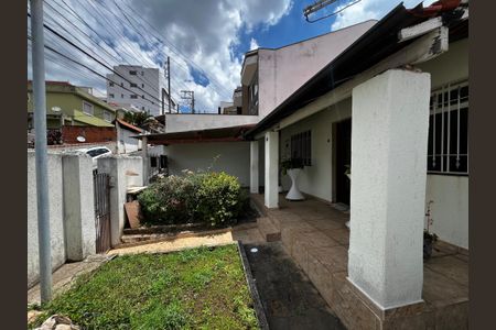Casa à venda com 125m², 2 quartos e 1 vagaFachada/Jardim