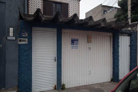 Casa para alugar com 100m², 2 quartos e 1 vaga Casa para alugar com 100m², 2 quartos e 1 vagaFachada