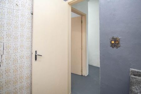 Casa para alugar com 100m², 2 quartos e 1 vaga Casa para alugar com 100m², 2 quartos e 1 vagaBanheiro Social