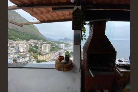 Casa à venda com 110m², 4 quartos e sem vaga