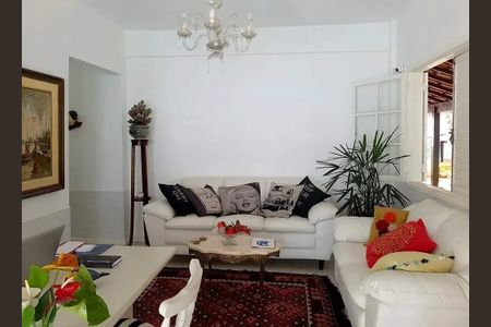 Casa à venda com 500m², 8 quartos e sem vaga