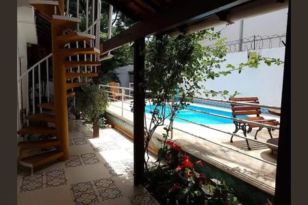 Casa à venda com 500m², 8 quartos e sem vaga