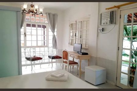 Casa à venda com 8 quartos, 500m² em Barra da Tijuca, Rio de Janeiro