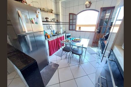 Casa à venda com 80m², 2 quartos e sem vaga