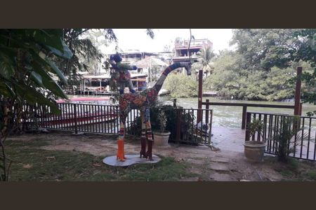 Casa à venda com 230m², 4 quartos e sem vaga