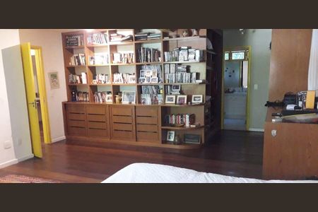 Casa à venda com 230m², 4 quartos e sem vaga