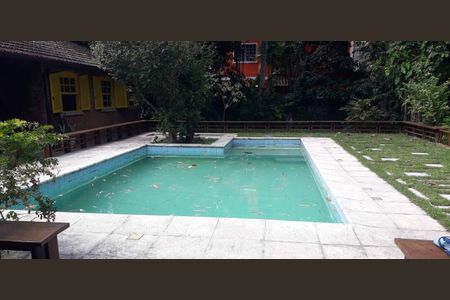 Casa à venda com 230m², 4 quartos e sem vaga