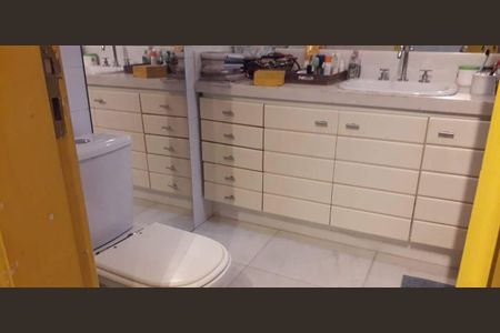 Casa à venda com 230m², 4 quartos e sem vaga