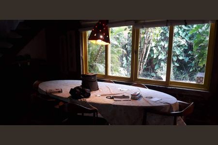 Casa à venda com 230m², 4 quartos e sem vaga