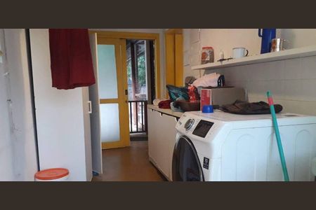 Casa à venda com 230m², 4 quartos e sem vaga