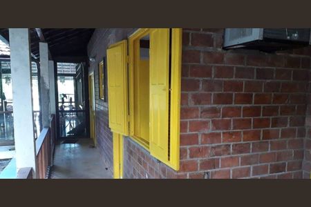 Casa à venda com 230m², 4 quartos e sem vaga