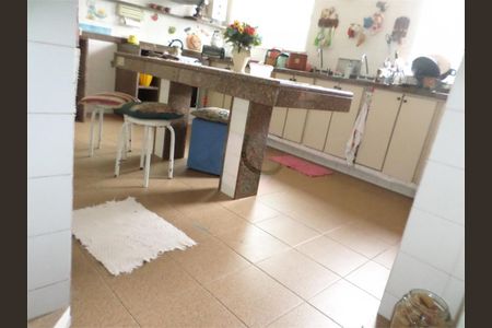 Casa à venda com 695m², 4 quartos e 6 vagas